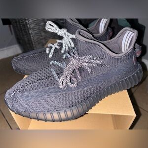 Yeezy Boost 350 V2 in Black